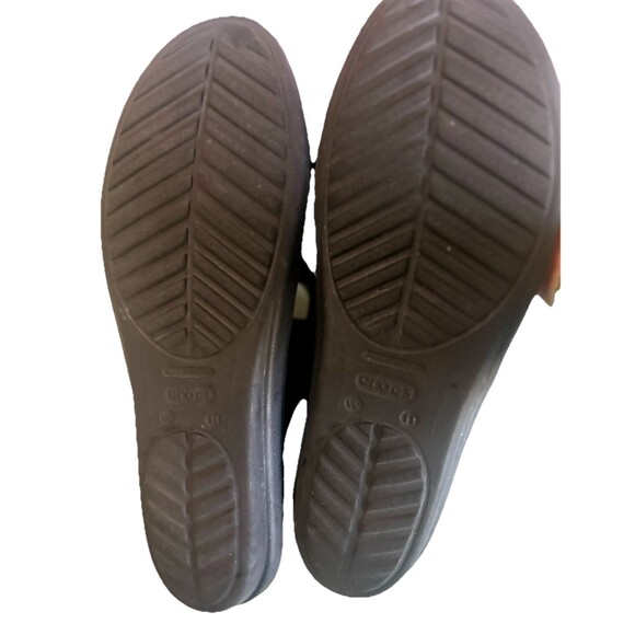 CROCS Sanrah  Women's 11  Gray Black Gold Circle Medallion Slide Low Sandal - Picture 10 of 11